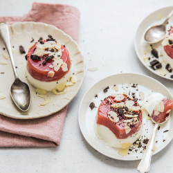 Panna cotta al latte di mandorle e gelatina di anguria