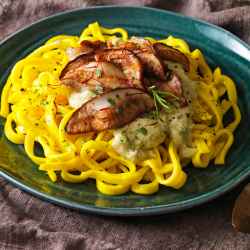 Tagliolini di zafferano con porri e porcini