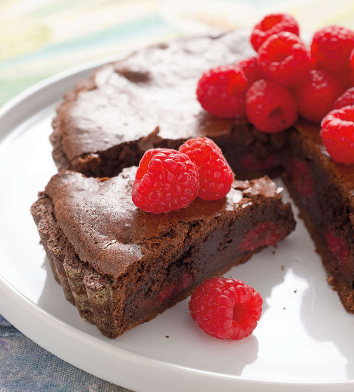 chocolate-raspberry-fudge-cake