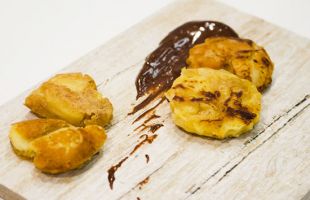 Apple Fritters with Sesame and Hazelnut Spreadable Cream