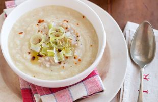 Leeks and oat cream