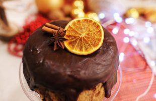 Panettone Stuffed with Vegan Ricotta and Chocolate Shell