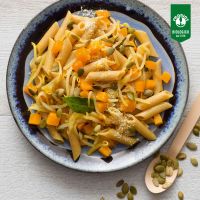 Penne integrali con Ragù Speziato di zucca e germogli di fagioli mung