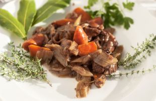 A Menu for the First Cold Weather - Braised Seitan in Red Wine with Vegetables