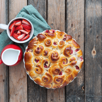 Torta di rose alle fragole