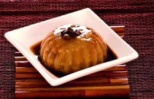 Cold Pudding with Coffee Almonds