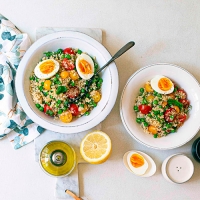 Insalata di bulgur con piselli, pomodoro e basilico