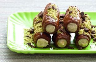 Sicilian Cannoli with Almonds and Pistachios Custard