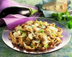 Maccheroni alla Chitarra con Melanzane e Pecorino