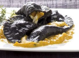 Mezzelune al Nero di Seppia con Zucca e Pesce