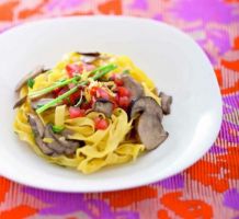 Tagliatelle al Limone con Funghi Porcini e Pomodori