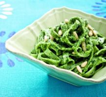 Fettuccine of Black Cabbage with Onion Sauce