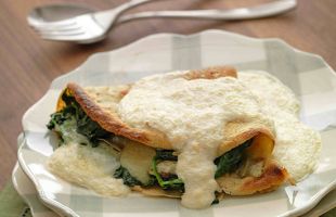 Crespelle di Quinoa con Spinaci, Fontina e Crema di Sedano Rapa