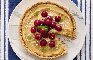 Gluten-Free Tart with Cream of Millet and Cherries