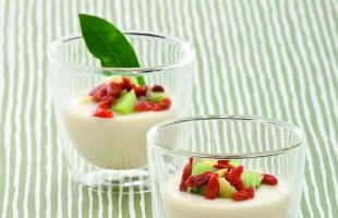 Dessert of Cottage Cheese and Apple with Kiwi and Goji Berries