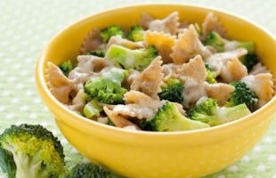 Farfalle Integrali con Broccoletti e Salsa di Sedano Rapa