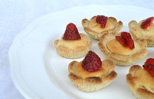 Fiori di Frolla Senza Glutine con Crema Frangipane