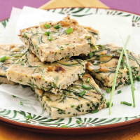 Frittata di ceci con barba di frate e tofu affumicato