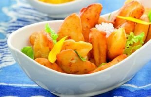 Light Fried Apples in a Batter of Chickpeas with Cumin