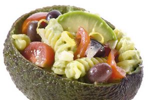 Fusilli con Salsa di Avocado al Pesto e Pomodorini