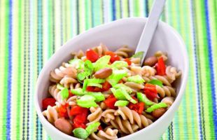 Fusilli Integrali in Salsa di Fagioli, Sedano Verde e Peperoni 