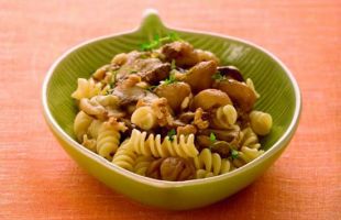 Fusilli di Kamut in Salsa di Castagne e Funghi Porcini