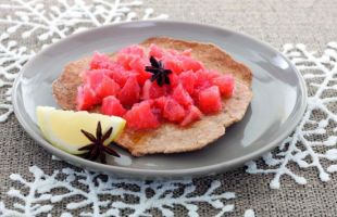 Wholemeal Biscuits with Marinated Grapefruit with Double Anise