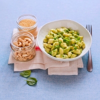 Gnocchetti di miglio al pesto di piselli e anacardi