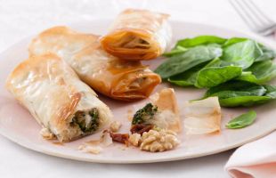 Broccoli, walnuts and dried tomatoes rolls