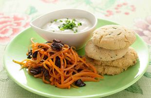 Medaglioni di Tofu all’Erba Cipollina con Carote e Maionese Vegan