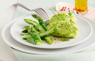 Asparagus mousse with mint and chives