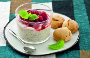 Mousse di Ricotta e Fichi ai Lamponi con Biscottini al Peperoncino