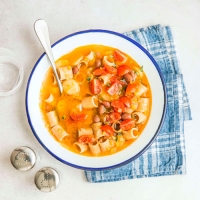 Pasta e fagioli freschi con pomodorini