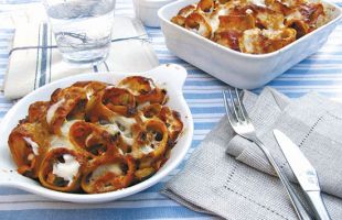 Pasta bake with vegetable ragout