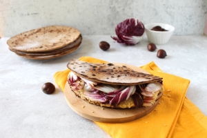 Piadine gluten free con crema di ceci e radicchio