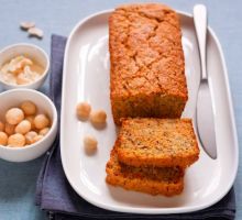 Plumcake di carote con burro di anacardi, noci di macadamia e arancia