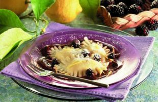 Sweet Ravioli with Sauce of Wild Blackberries