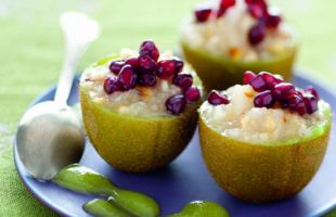 Kiwi Cups stuffed with Pears and Almonds 