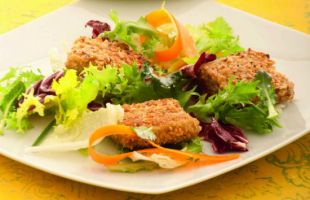 Seitan Breaded with Hazelnuts and Salad