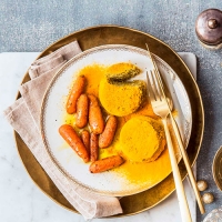 Sformatini di lenticchie rosse alla curcuma con carote arrosto