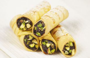 Pastry Rolls With Cocoa Custard