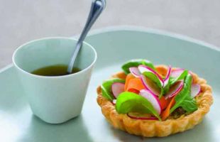 Tartellette con Insalata di Spinaci e Ravanelli