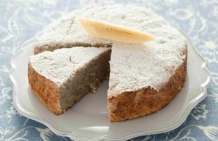 Torta al Cocco con Banane, Mandorle e Semi di Chia