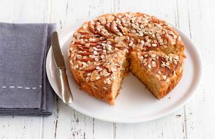 Whole Oat Cake with Ginger Flavored Pears