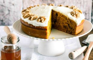 Carrots and walnuts cake with honey greek yogurt